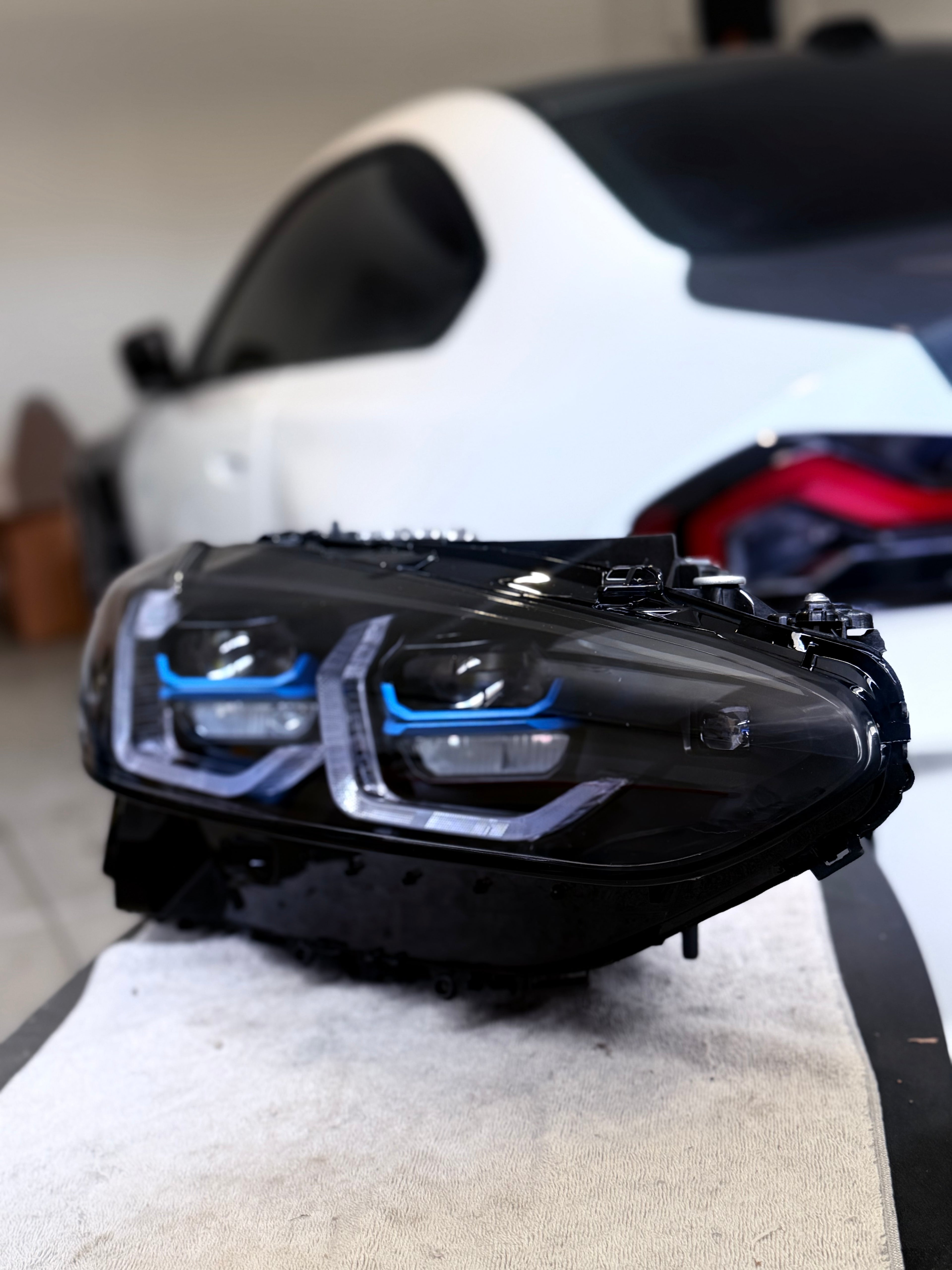 G80/G82/G22 BMW Laser Style headlights tri-color (2021+)